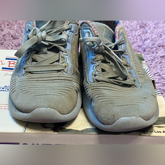 Sketchers Lil Bobs w/ air cooled memory foam size 2 w/ original box - Picture 11 of 14